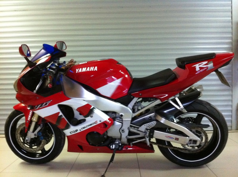 Yamaha r1 1998 винил вишнёвый хром